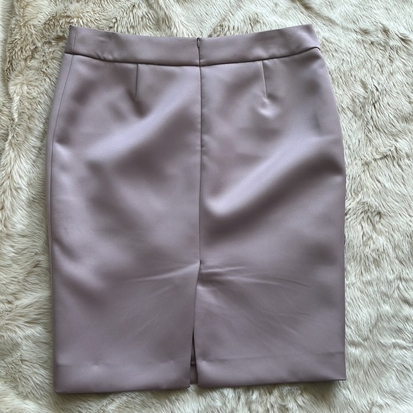 Armani Collezioni lilac, pencil satin skirt in Size US: 10 - Picture 5 of 7